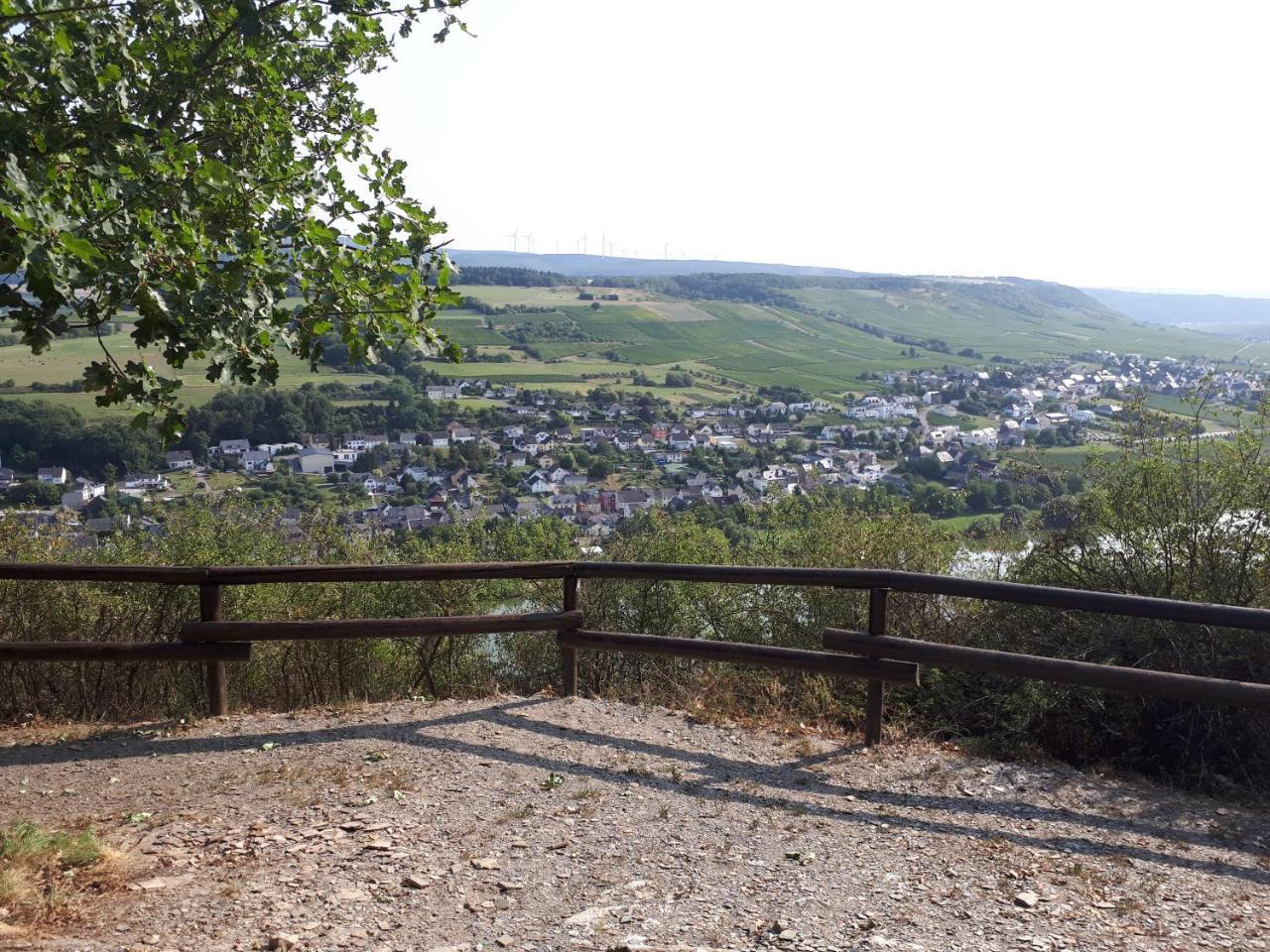 Gaestehaus Jufferpanorama Brauneberg Exterior foto